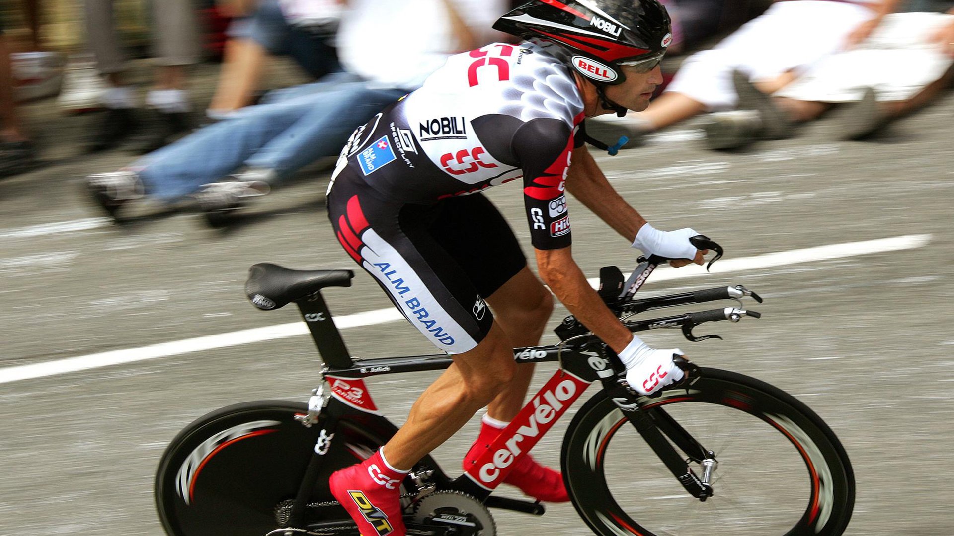 东契奇三双湖人胜热火，替补神将轰25+8+4断，东契奇加盟湖人