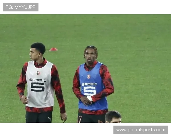 雅凯正式亮相安菲尔德，利物浦以7200万欧元敲定后防新核